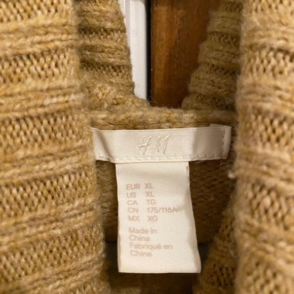 H&M Oversized Sweater - Picture 5 of 5